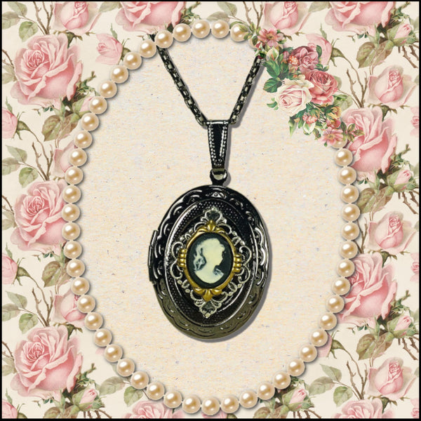 VINTAGE CAMEO LOCKET NECKLACE | Antique Silver